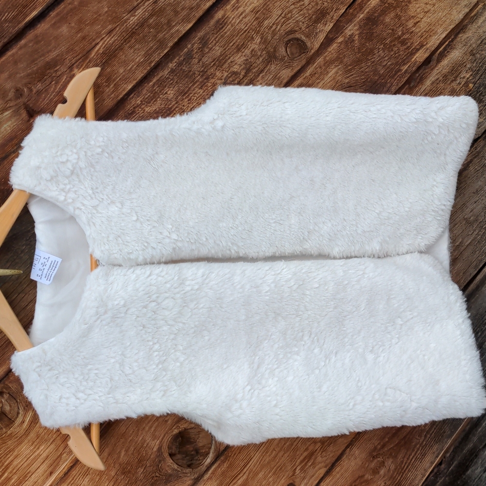 Vest Fuzzy, white Sleeveless 14